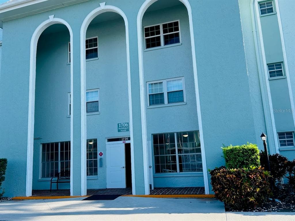 1706 BELLEAIR FOREST DRIVE UNIT 104 BELLEAIR, FL 33756