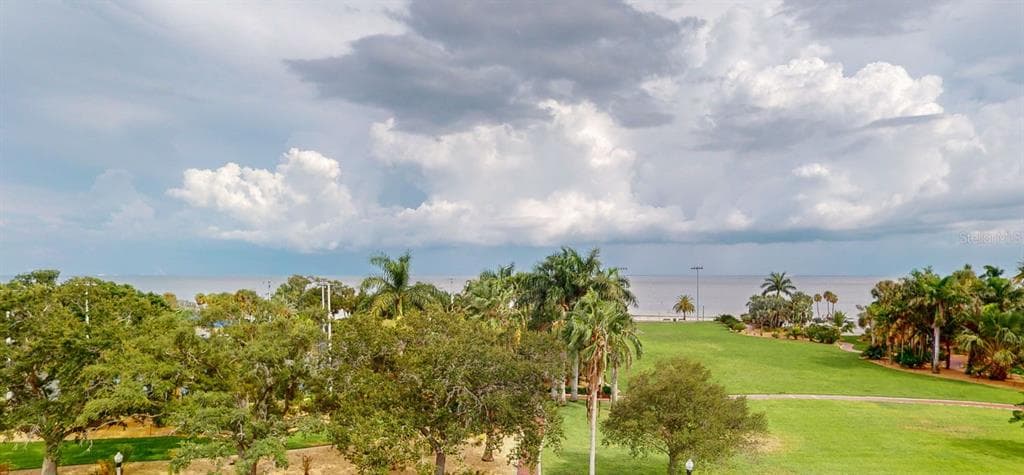 1120 N SHORE DRIVE NE UNIT 501 ST PETERSBURG, FL 33701