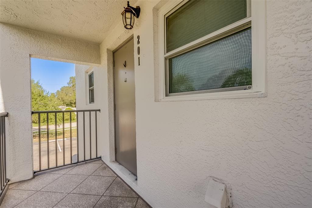 9815 47TH AVENUE N UNIT 201 ST PETERSBURG, FL 33708