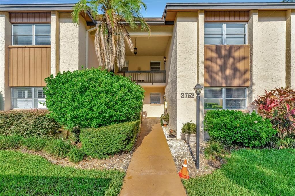 2752 CLUBHOUSE DRIVE UNIT 204 SARASOTA, FL 34232