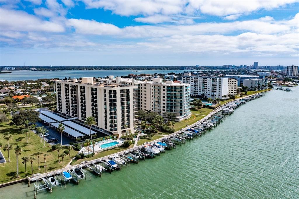 690 ISLAND WAY UNIT 309