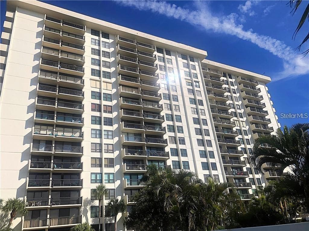 400 ISLAND WAY UNIT 212 CLEARWATER, FL 33767