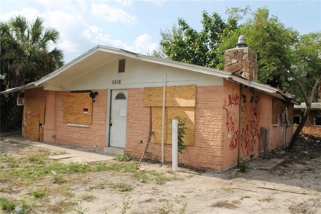 5516 GOLDEN DRIVE TAMPA, FL 33634