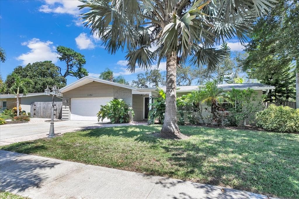 1596 IDLE DRIVE NE CLEARWATER, FL 33756