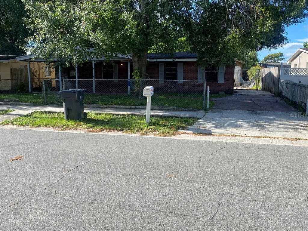 3904 W HAMILTON AVENUE TAMPA, FL 33614