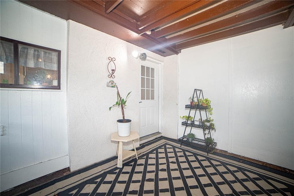 8625 LAKE ISLE DRIVE TEMPLE TERRACE, FL 33637