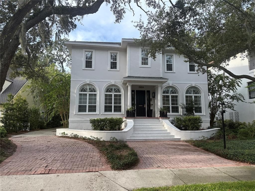 2924 W LAWN AVENUE TAMPA, FL 33611