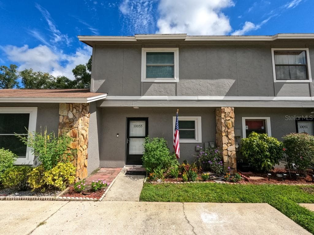 10053 LAKE OAK CIRCLE TAMPA, FL 33624