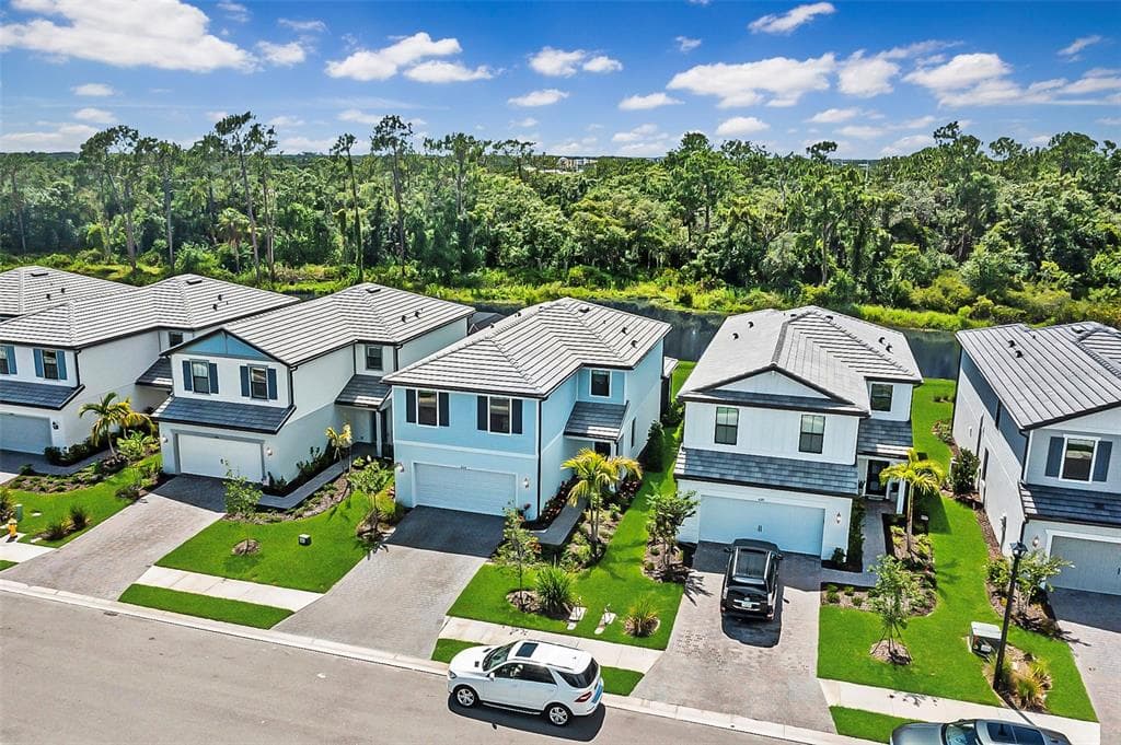 6114 BLUESTAR COURT BRADENTON, FL 34211