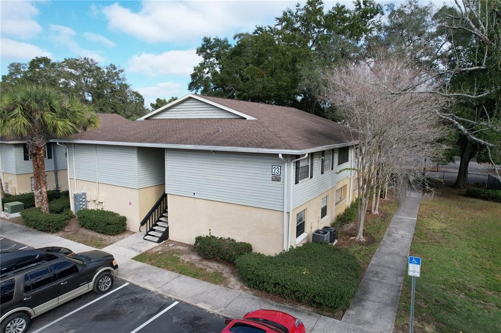 201 RED MAPLE PLACE BRANDON, FL 33510