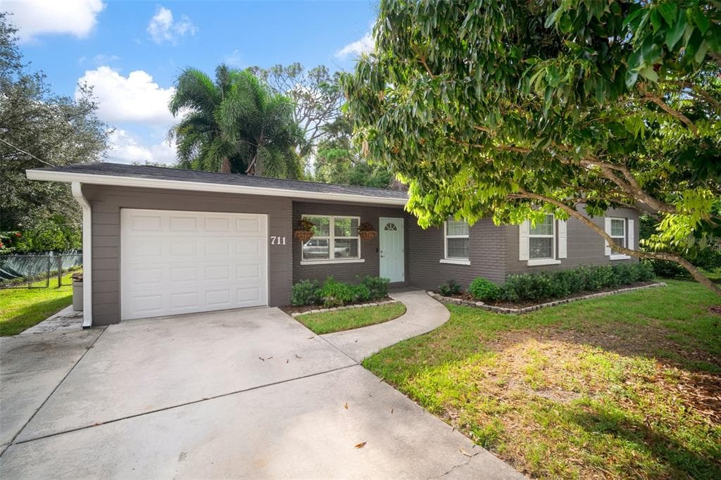 711 44TH STREET W BRADENTON, FL 34209