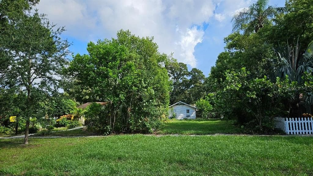 5035 BURLINGTON AVENUE N ST PETERSBURG, FL 33710