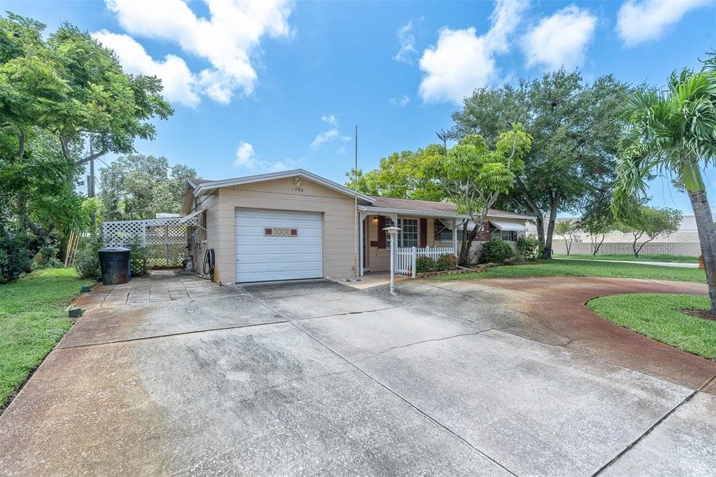1798 DEVONSHIRE DRIVE N ST PETERSBURG, FL 33710
