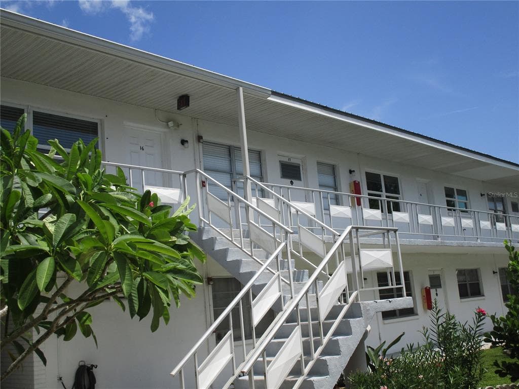 5875 18TH STREET N UNIT 17 ST PETERSBURG, FL 33714