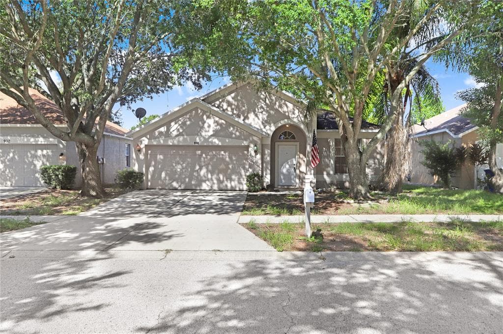 930 GRAND CANYON DRIVE VALRICO, FL 33594