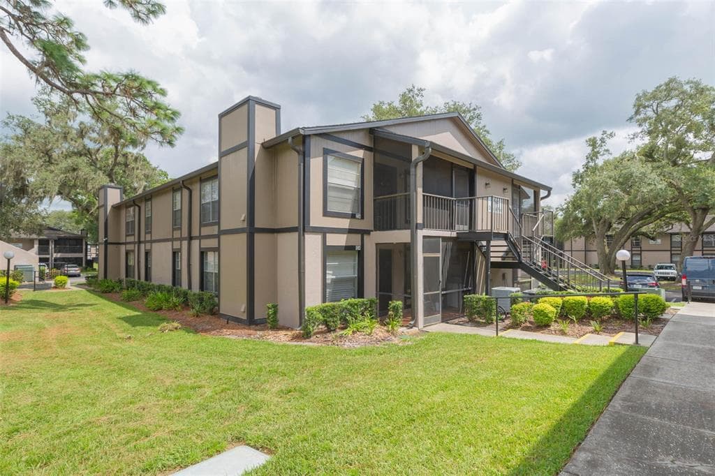 3964 DREAM OAK PLACE UNIT 204 TAMPA, FL 33613