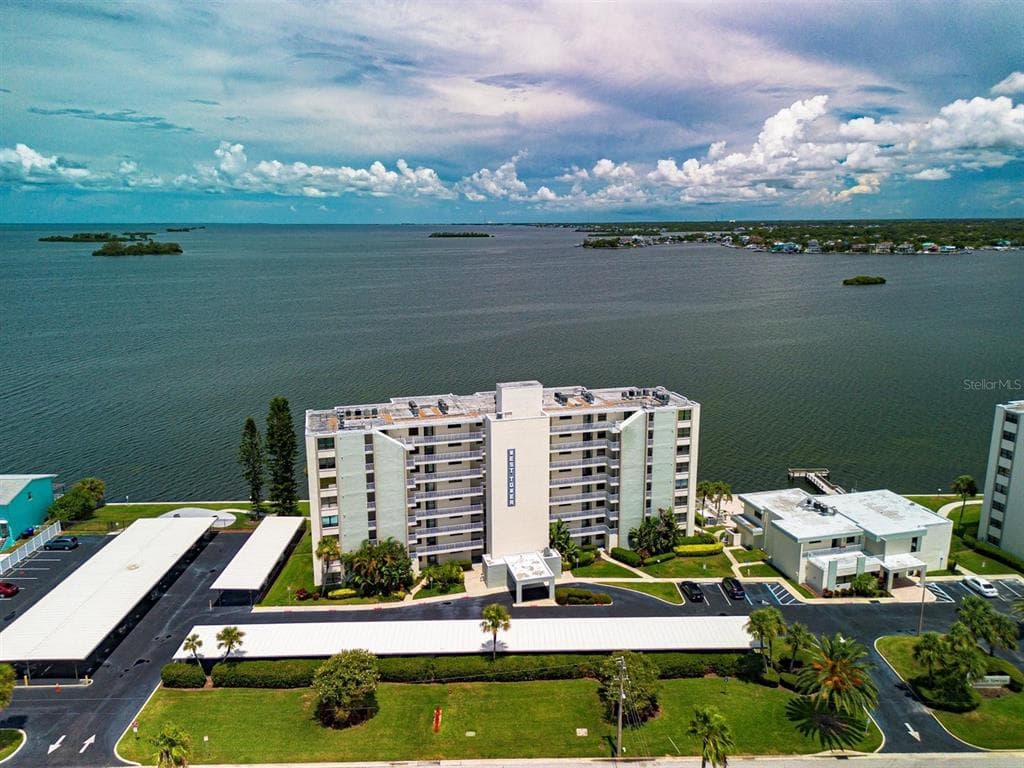 200 WOODETTE DRIVE UNIT 303 DUNEDIN, FL 34698
