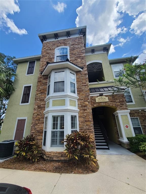 9918 COURTNEY PALMS BOULEVARD UNIT 103 TAMPA, FL 33619