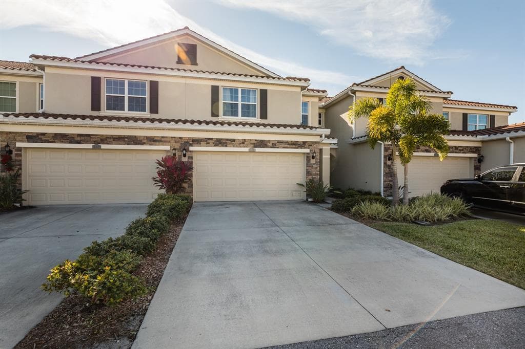 572 53RD AVENUE N ST PETERSBURG, FL 33703