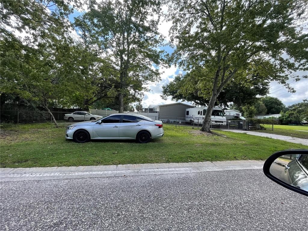 5008 DACCA DRIVE TAMPA, FL 33619