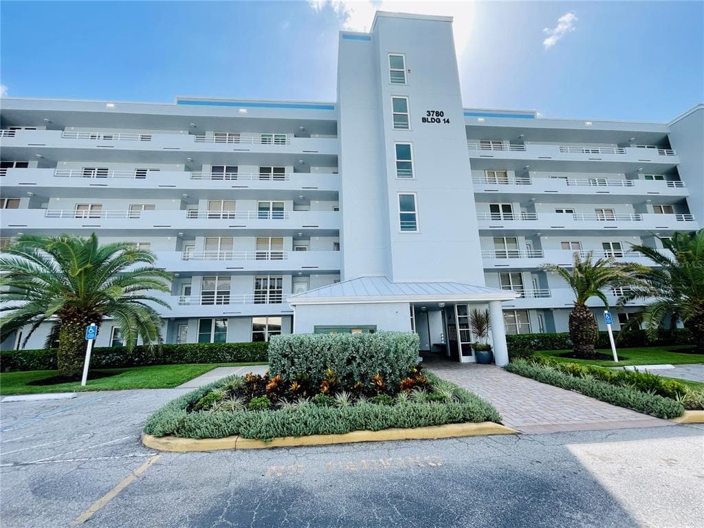 3780 PINEBROOK CIRCLE UNIT 305 BRADENTON, FL 34209