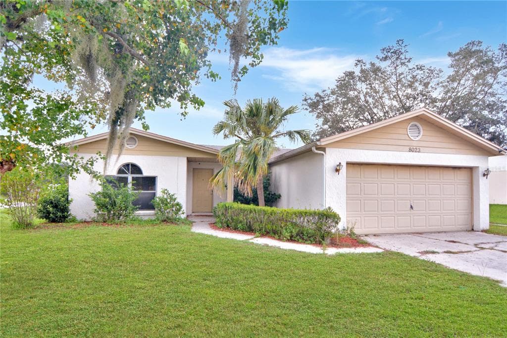 8023 APACHE LANE LAKELAND, FL 33810