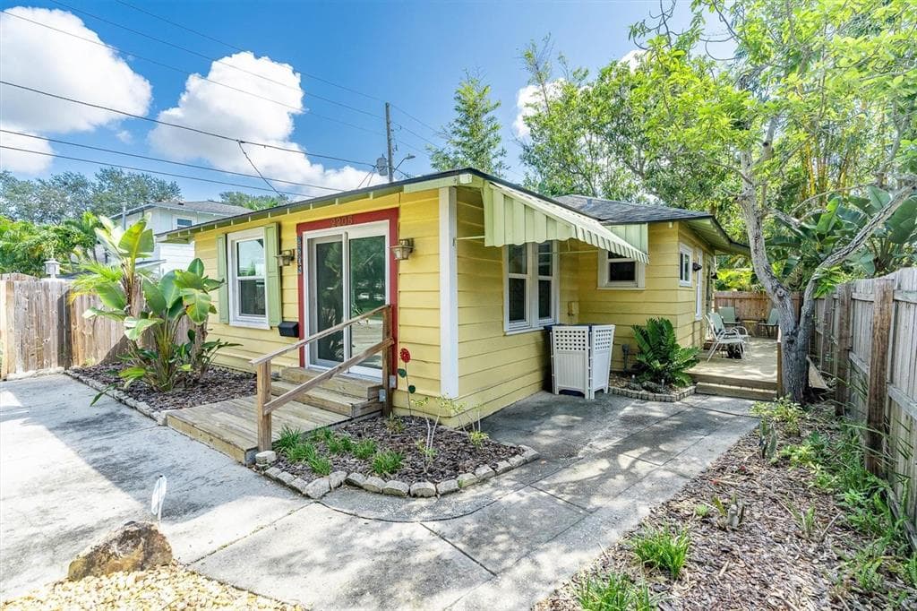 2205 5TH STREET N ST PETERSBURG, FL 33704