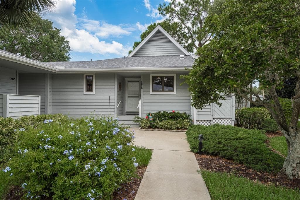 1015 CARAVEL COURT TARPON SPRINGS, FL 34689