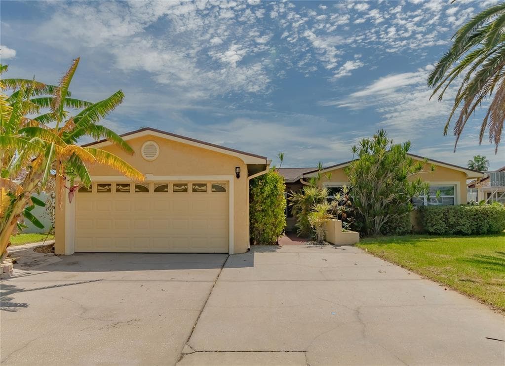 563 CRYSTAL DRIVE