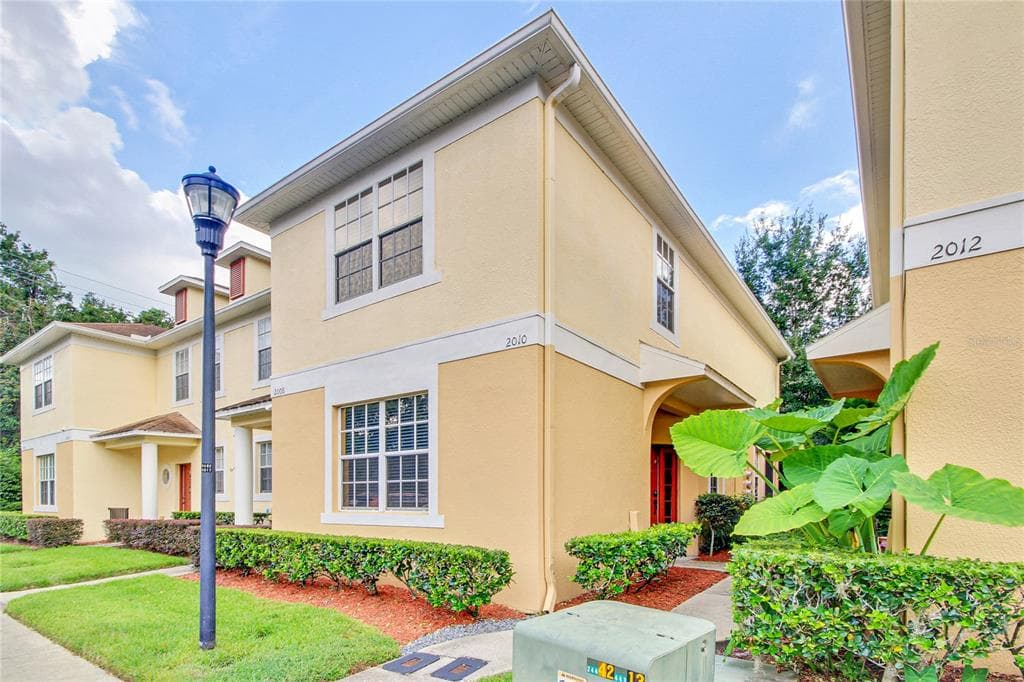 2010 FIESTA RIDGE COURT TAMPA, FL 33604