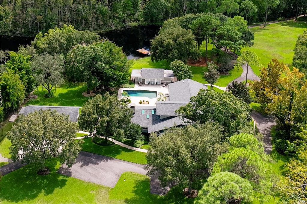 898 CYPRESS LAKEVIEW COURT