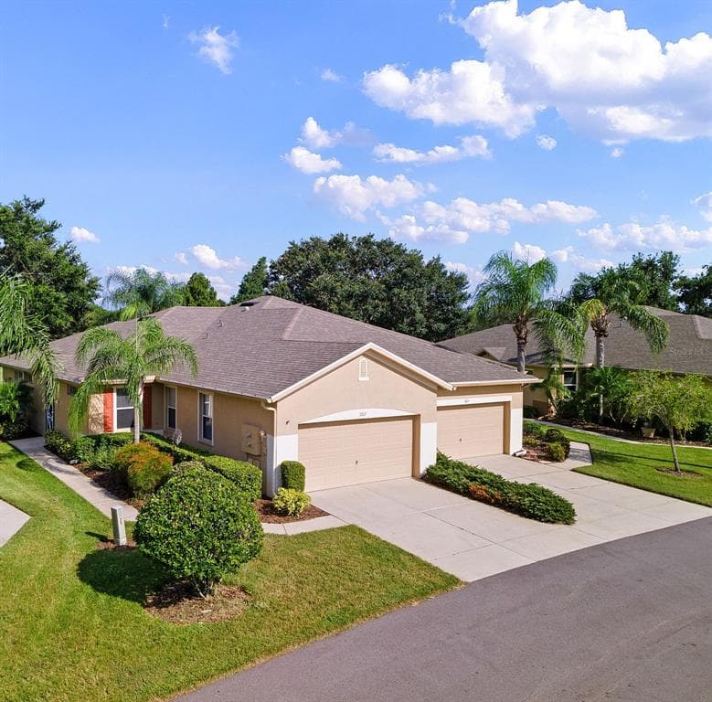 2017 ACADIA GREENS DRIVE SUN CITY CENTER, FL 33573