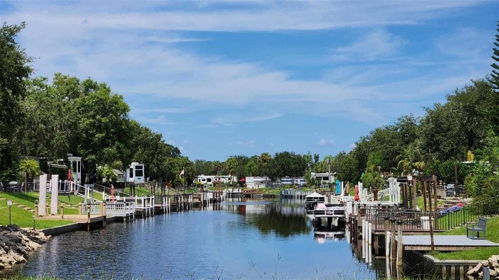 578 WATERWAY DRIVE LAKE WALES, FL 33898