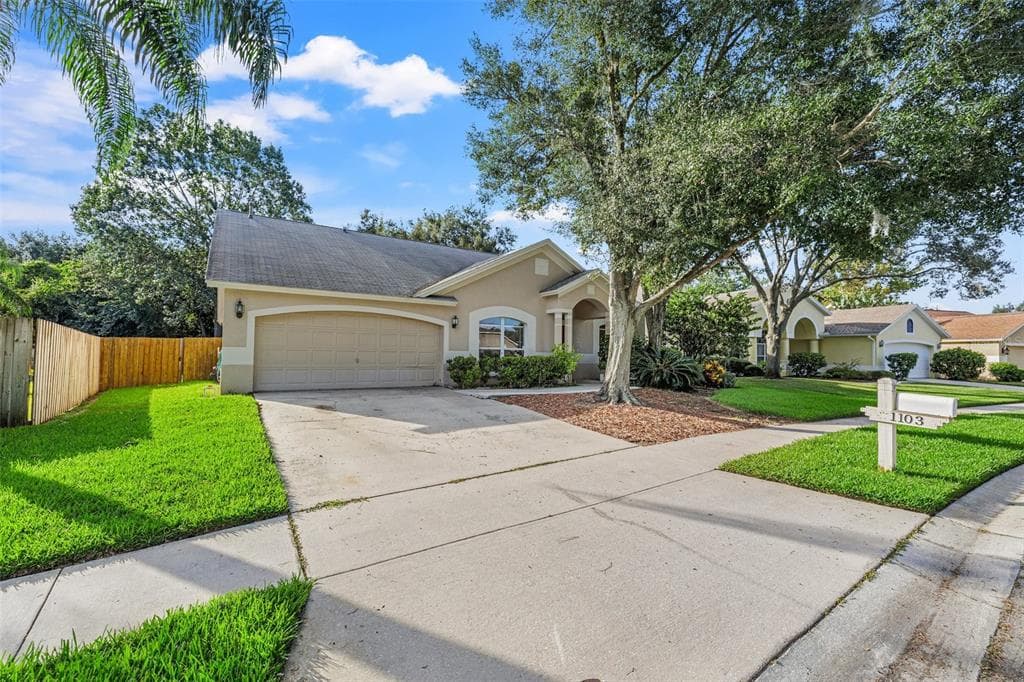 1103 EVENING TRAIL DRIVE WESLEY CHAPEL, FL 33543