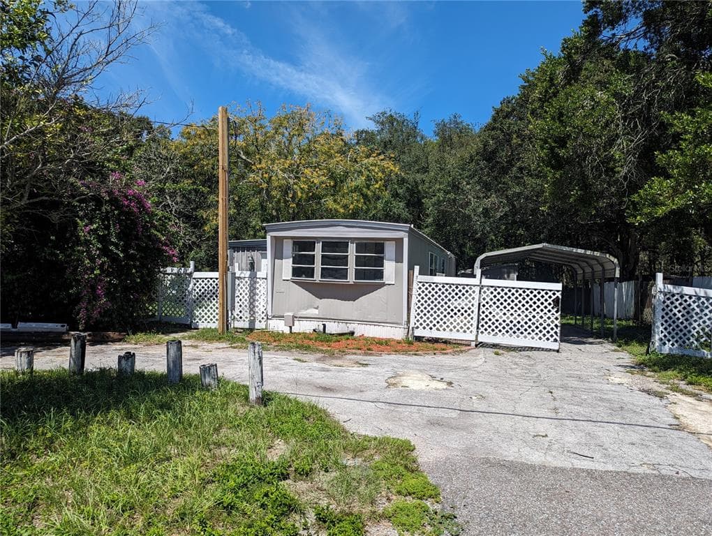 9843 LAKE DRIVE NEW PORT RICHEY, FL 34654