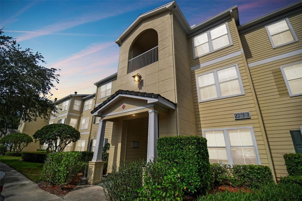 18193 STERLING GATE CIRCLE TAMPA, FL 33647