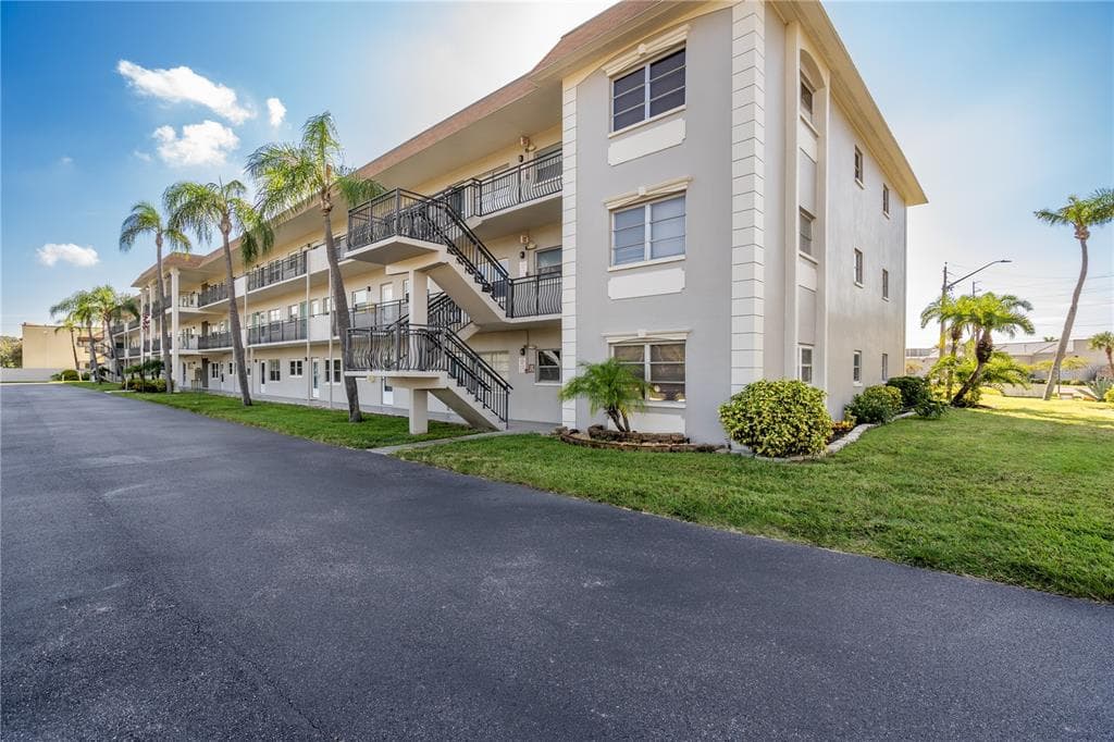 211 PASADENA AVENUE N UNIT 303