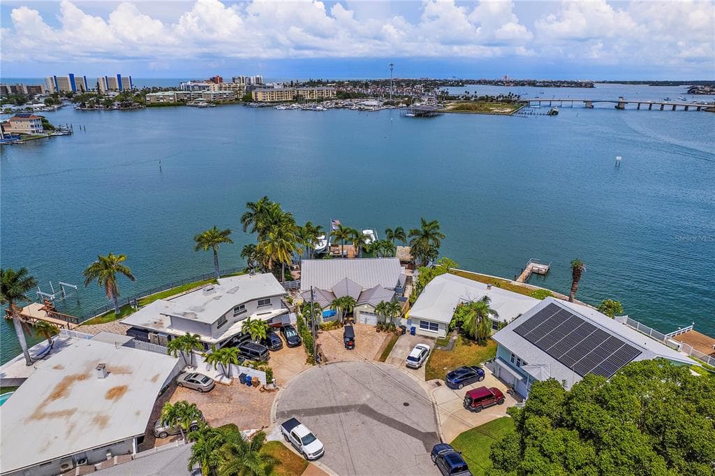800 BAY POINT DRIVE MADEIRA BEACH, FL 33708