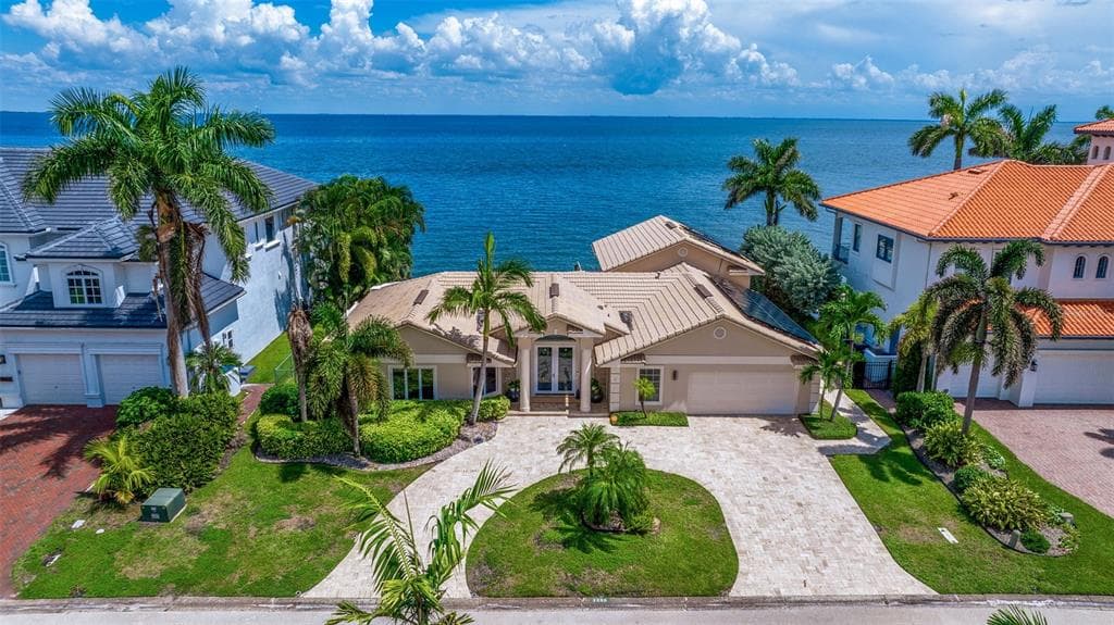 2038 CAROLINA AVENUE NE ST PETERSBURG, FL 33703