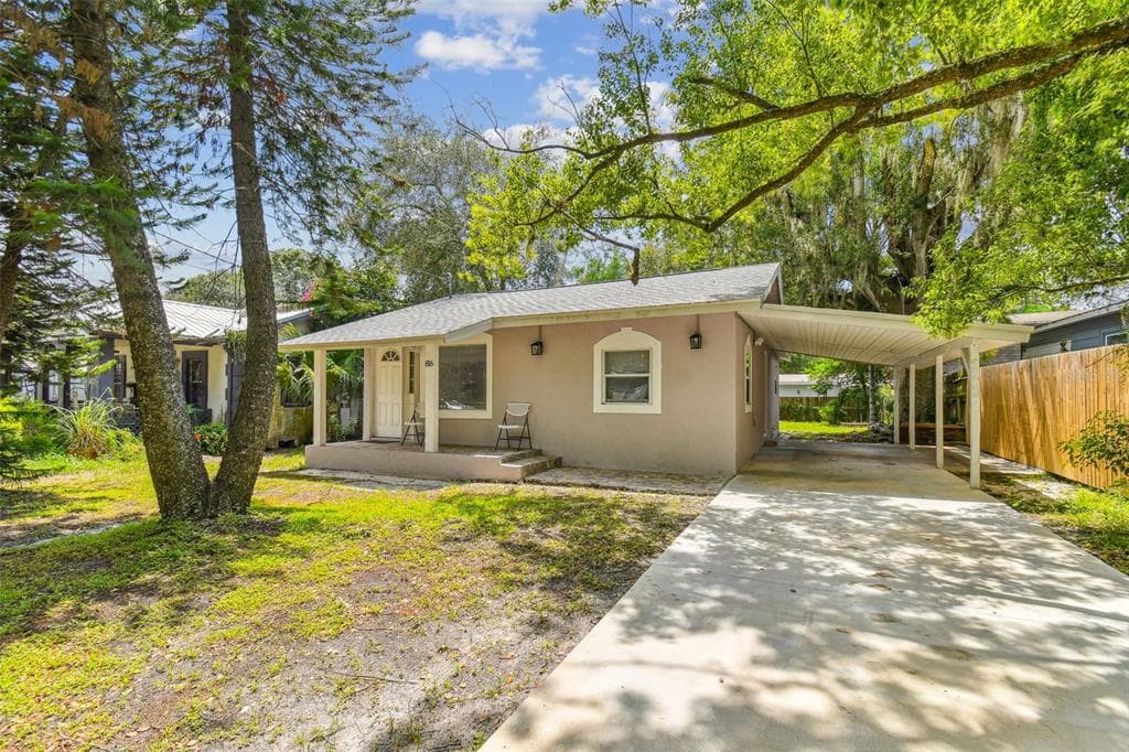 816 W MINNEHAHA STREET TAMPA, FL 33604