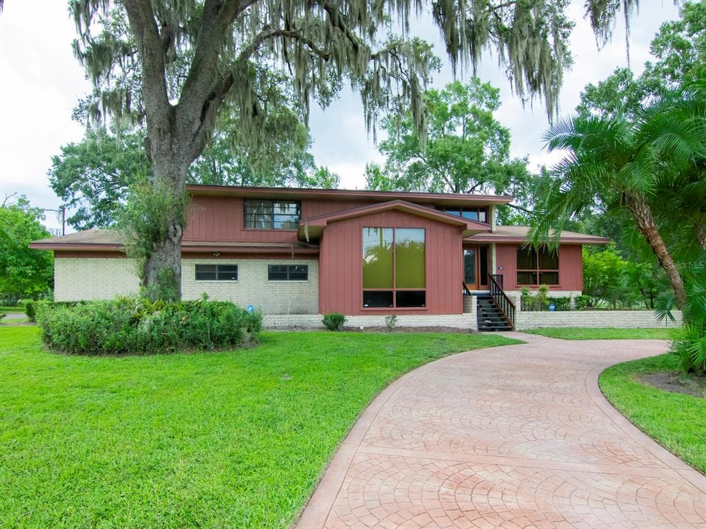 803 W WHATLEY PLACE