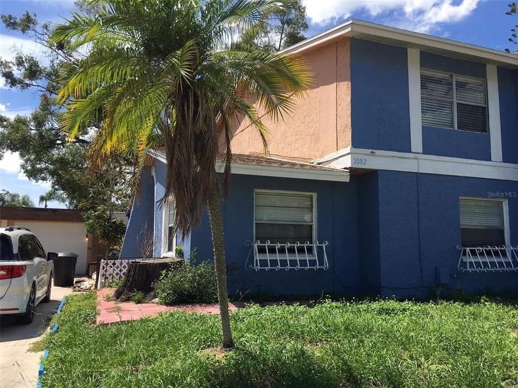 2082 SANTIAGO WAY N CLEARWATER, FL 33763