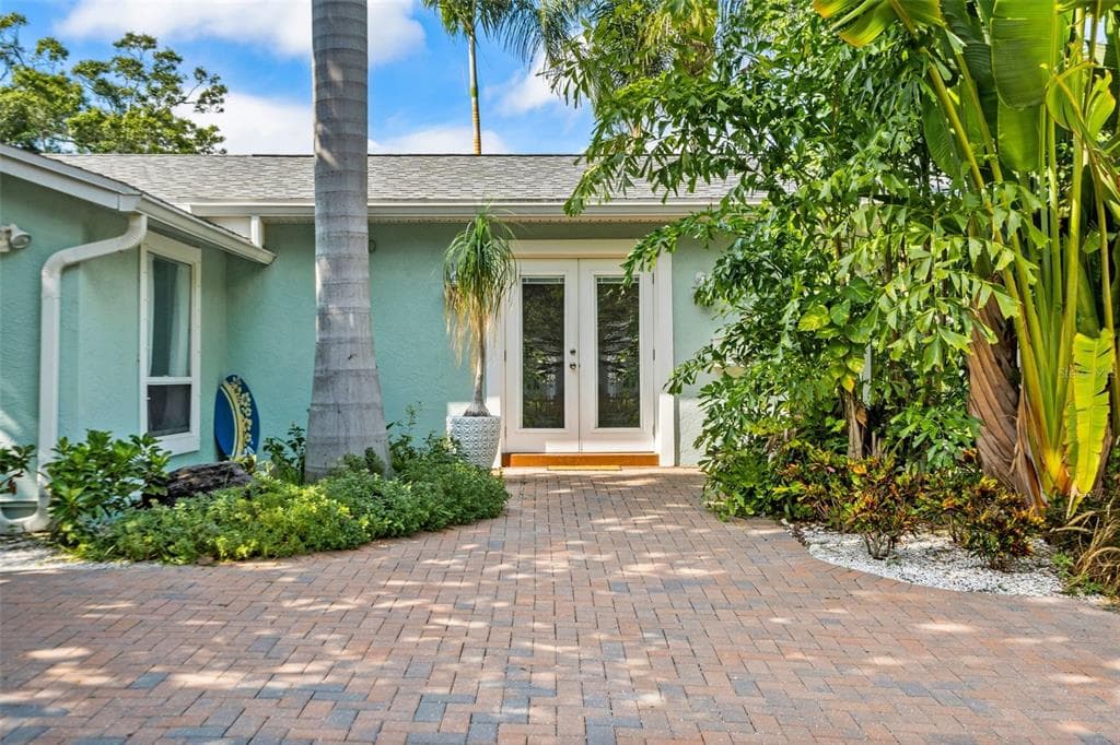 800 41ST AVENUE N ST PETERSBURG, FL 33703