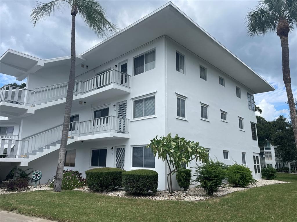 11201 80TH AVENUE UNIT 201 SEMINOLE, FL 33772