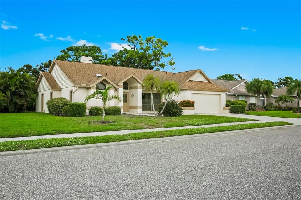 5005 SOUTHERN PINE CIRCLE VENICE, FL 34293