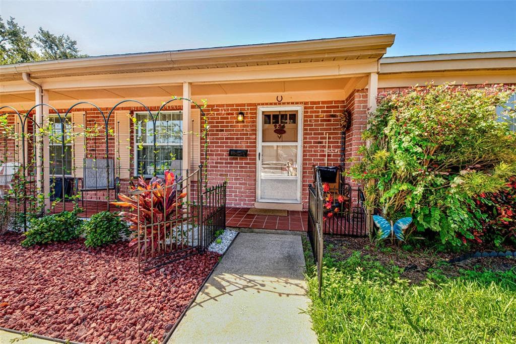 926 84TH AVENUE N ST PETERSBURG, FL 33702