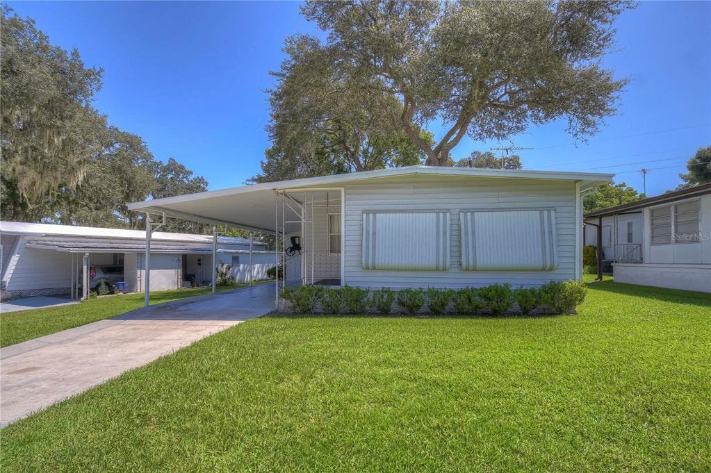 6128 RIDGEWOOD DRIVE ZEPHYRHILLS, FL 33542