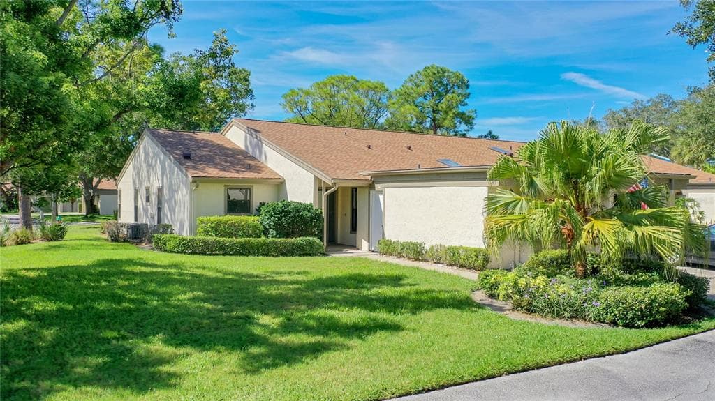 2501 OAK CIRCLE UNIT 2501 TARPON SPRINGS, FL 34689