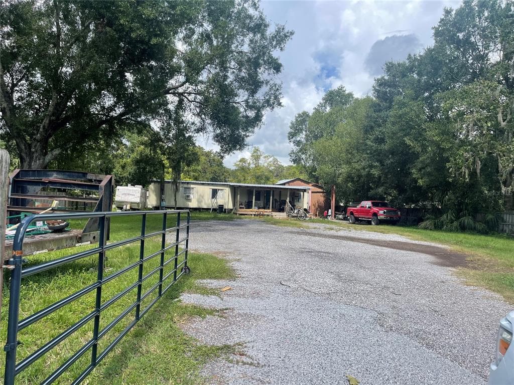 6335 WOODMAN DRIVE WESLEY CHAPEL, FL 33544