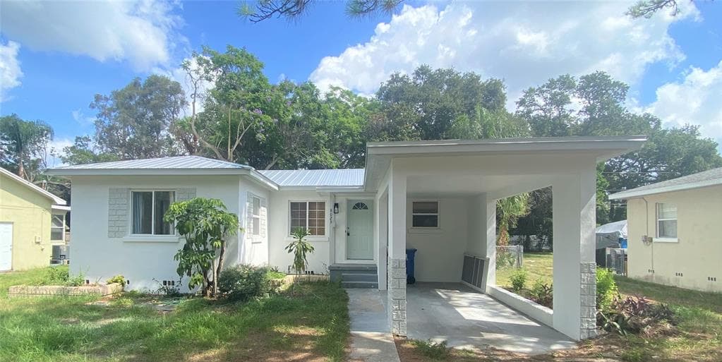 8023 COUNTRY CLUB ROAD N ST PETERSBURG, FL 33710
